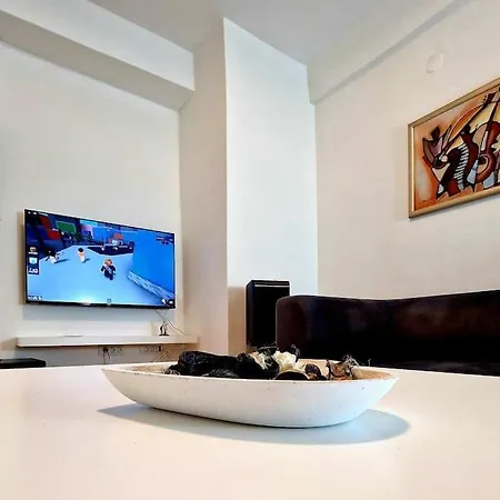 Bright, Modern - 2 Bedroom Condo Skopje Exterior photo